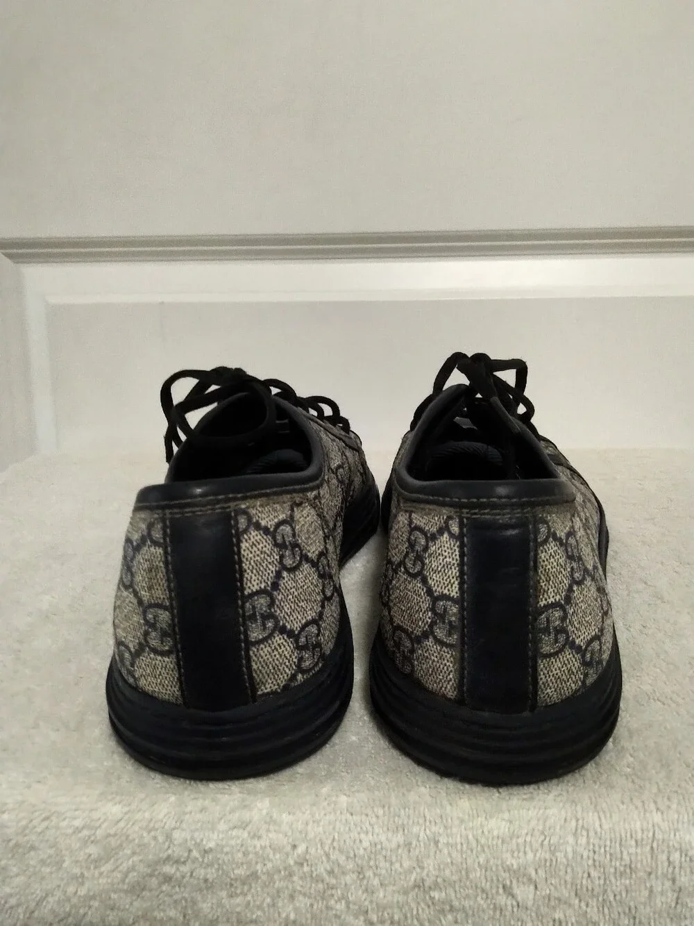 Authentic Gucci Men's Navy GG Supreme Sneakers Size 8 ( Fits Men 9/Women 11)